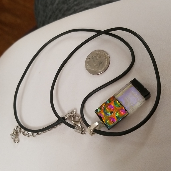 PEACOCK IRRIDESANT ART GLASS necklace - Picture 3 of 4